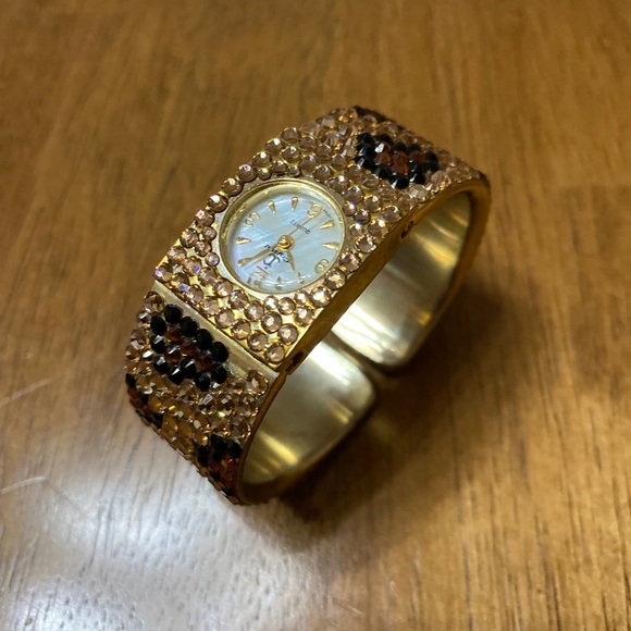 CACHE CRYSTAL ANIMAL PRINT BRACELET CUFF WATCH - Picture 1 of 7